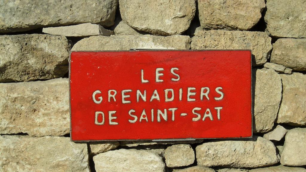 Les Grenadiers De Saint Sat Esterno foto
